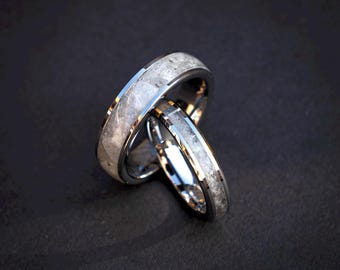 Anillos de tungsteno con piedra lunar arcoíris: alianzas de boda a juego para él y para ella de 4 mm y 6 mm. Anillos de pareja de tungsteno plateados, grabables y con ajuste cómodo.