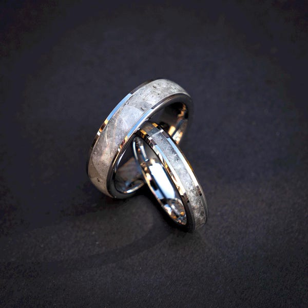 Anillos de tungsteno con piedra lunar arcoíris: alianzas de boda a juego para él y para ella de 4 mm y 6 mm. Anillos de pareja de tungsteno plateados, grabables y con ajuste cómodo.