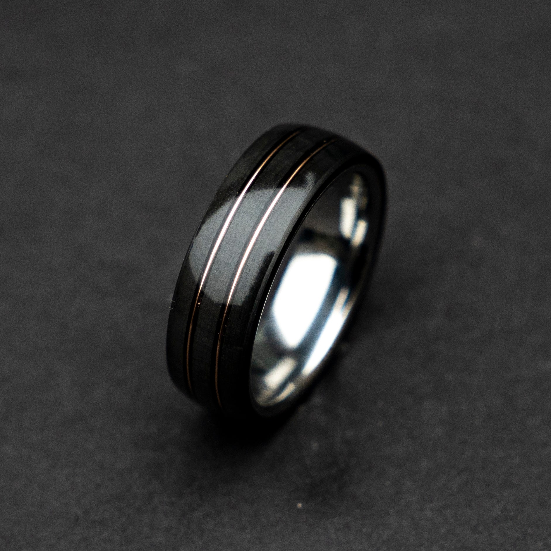 Giftipedia Black Crystal Rings For Men at Rs 549/piece in New Delhi | ID:  16622393433