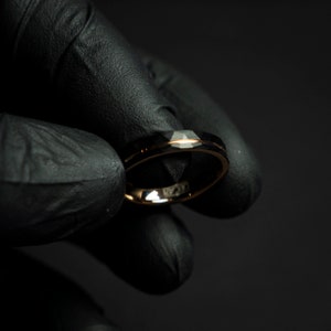 Anillo de oro rosa negro para mujer, alianza de boda martillada, anillo de boda alternativo, anillo de compromiso único, anillo de 4 mm / Decazi imagen 10