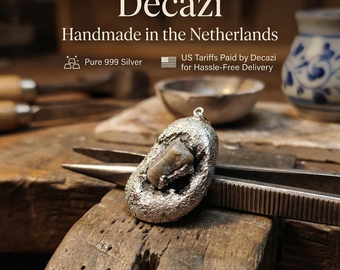 Raw Blue Sapphire Silver Pendant – Hammered Frosted Pure Silver Necklace – Natural Sapphire Ore Stone Jewelry – Artisan Handmade Pendant