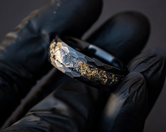 Anillo de meteorito martillado, anillo de hoja de oro, anillo de boda martillado negro, banda de cerámica cepillada martillada, anillo de hombre, anillo de meteorito de oro, Decazi