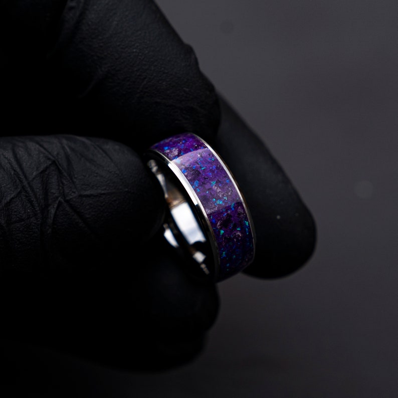 Amethyst Glowstone ring, Mens tungsten ring, healing jewelry, Healing crystal ring, Amethyst jewelry, Purple opal ring Decazi. afbeelding 7
