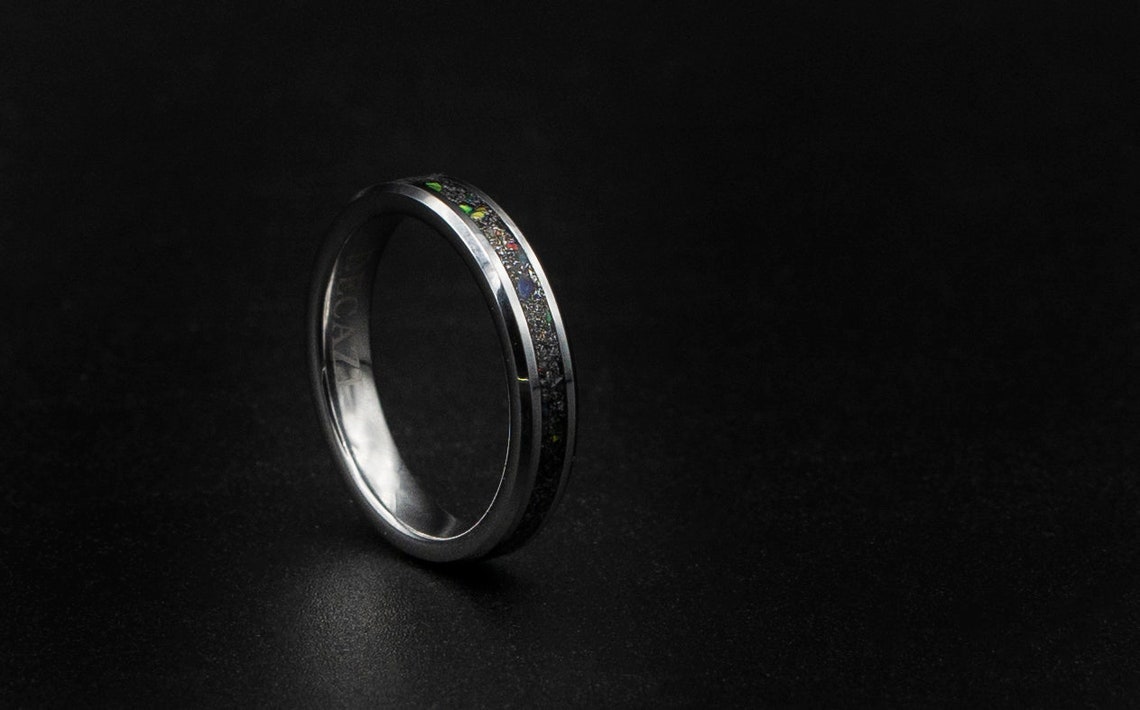 Bague Homme Tungstène Galaxy Three Keys - Incrustation Météorite Opale Verte 8mm
