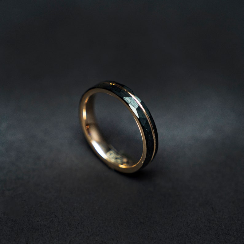 Anillo de oro rosa negro para mujer, alianza de boda martillada, anillo de boda alternativo, anillo de compromiso único, anillo de 4 mm / Decazi imagen 3