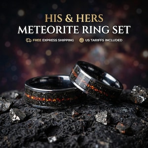 Bague en météorite de tungstène avec incrustation d'opale rouge rubis – Alliance homme en carbure de tungstène, bague en météorite de Muonionalusta, bijou cosmique unique