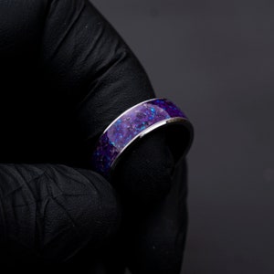 Amethyst Glowstone ring, Mens tungsten ring, healing jewelry, Healing crystal ring, Amethyst jewelry, Purple opal ring Decazi. afbeelding 9