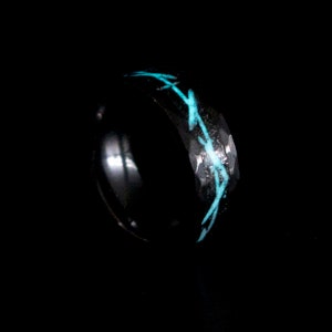 Venom Black Hammerd Ceramic Ring, Men's Meteorite Wedding Band, Hammered Opal Crystal Superhero Ring, Custom Anime Jewelry, Tungsten Ring