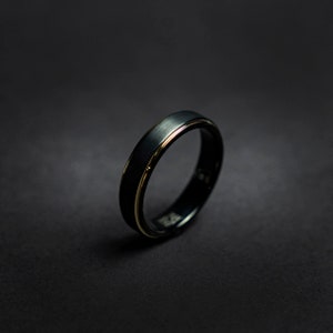 6mm Black brushed Tungsten ring with yellow gold | Decazi