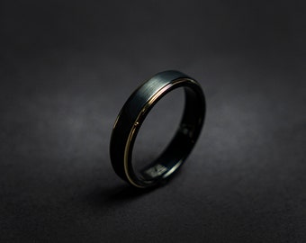 Anillo de tungsteno cepillado negro de 5 mm con oro amarillo | Decazi