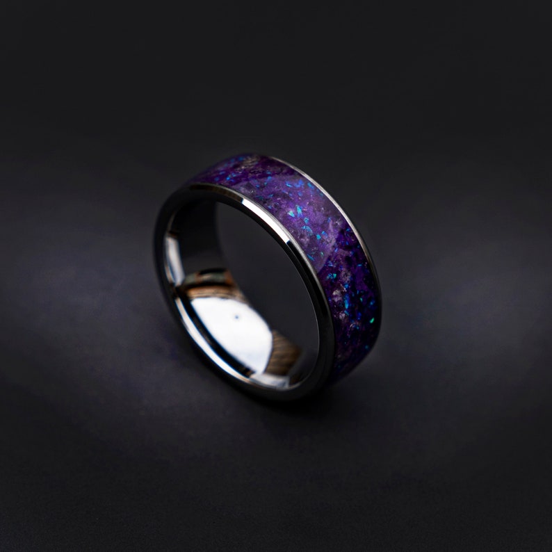 Amethyst Glowstone ring, Mens tungsten ring, healing jewelry, Healing crystal ring, Amethyst jewelry, Purple opal ring Decazi. afbeelding 3