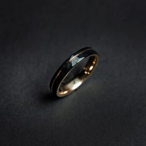 Anillo de oro rosa negro para mujer, alianza de boda martillada, anillo de boda alternativo, anillo de compromiso único, anillo de 4 mm / Decazi imagen 5