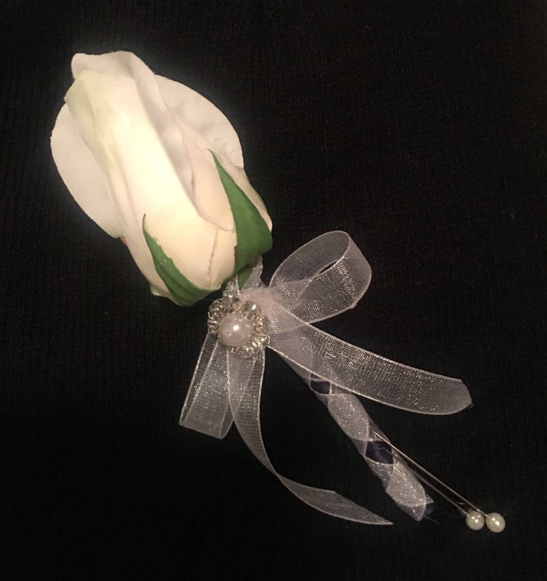 Navy and white groomgroomsmen boutonniere