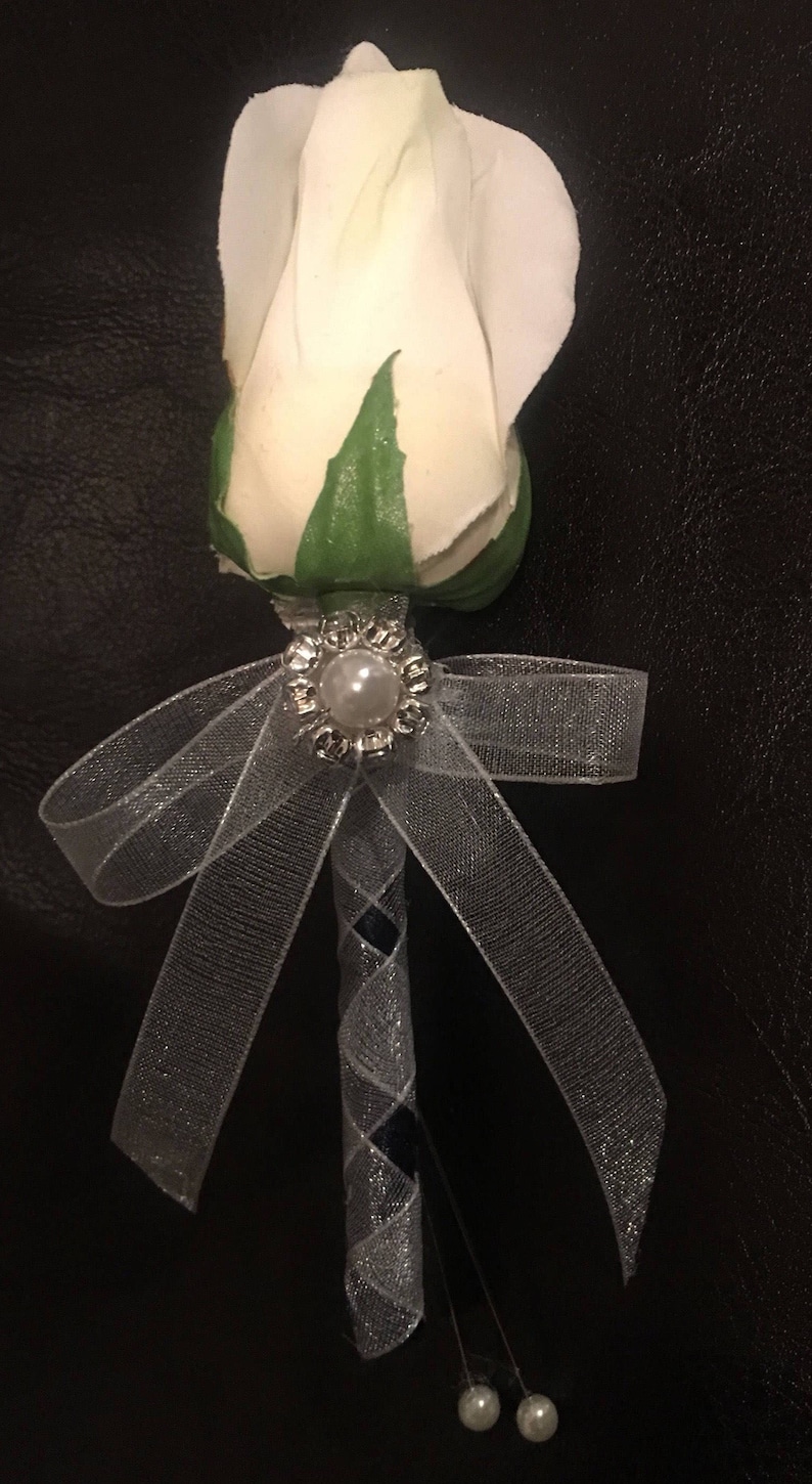Navy and white groomgroomsmen boutonniere