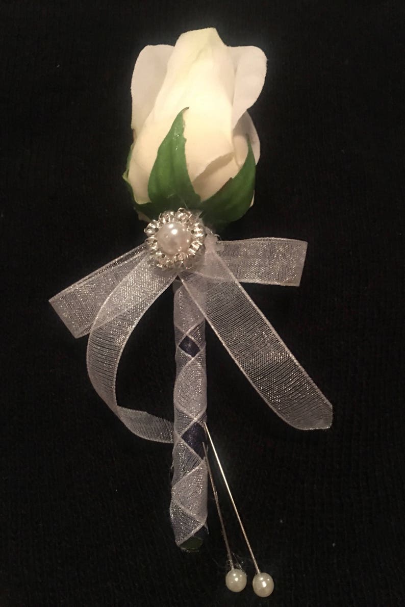 Navy and white groomgroomsmen boutonniere