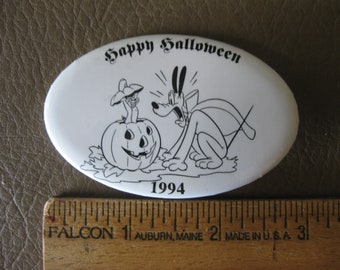 Vintage Walt Disney Pluto Chip or Dale Happy Halloween Pin Button Badge Disneyland RARE 1994