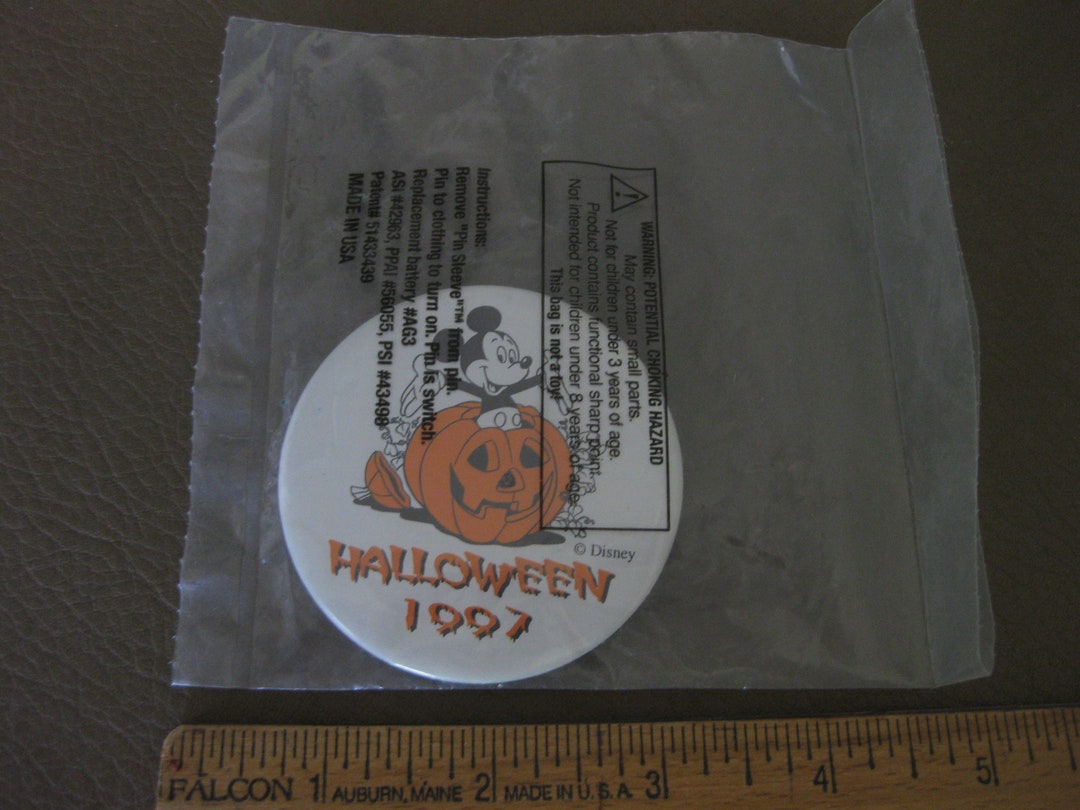 Vintage Walt Disney Mickey Mouse Halloween Light up Pin Button NEW