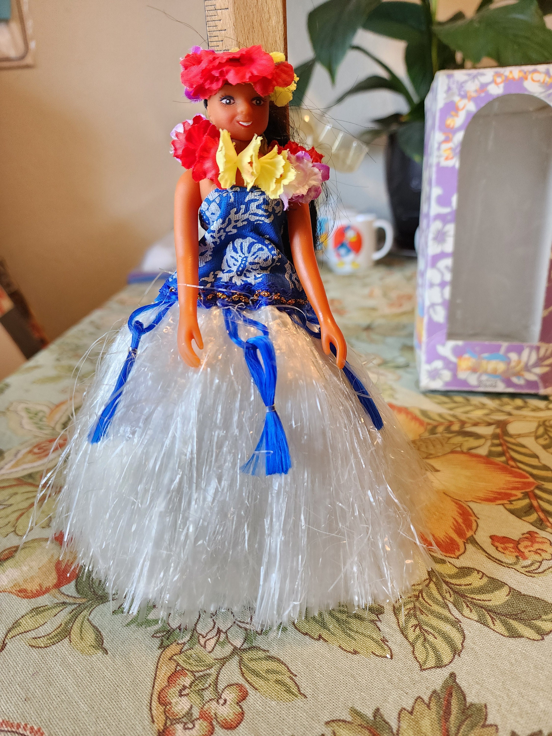 Vintage Pearly Shells Hawaiian Hula Doll Musical Walking Dancing