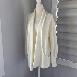 Off white acrylic vintage sweater size medium