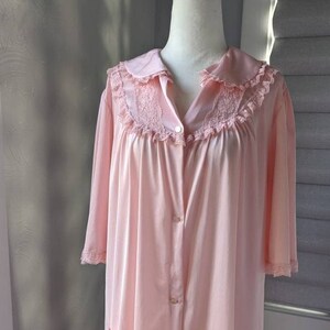 Pretty pink vintage robe size medium