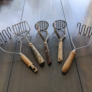 Choice of steel wooden handle mashers (NN)