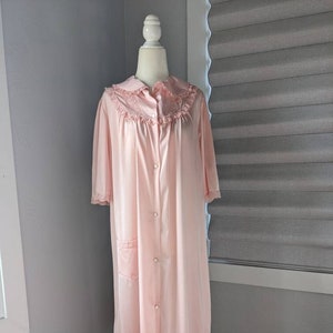 Pink nylon robe size medium vintage
