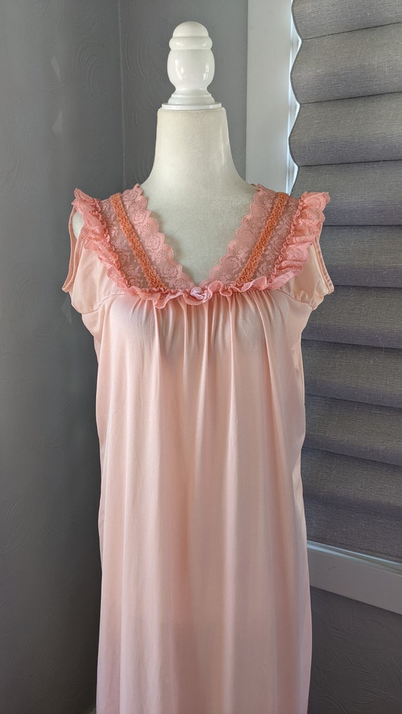 Vintage peach sleeveless nightgown XS - image 2
