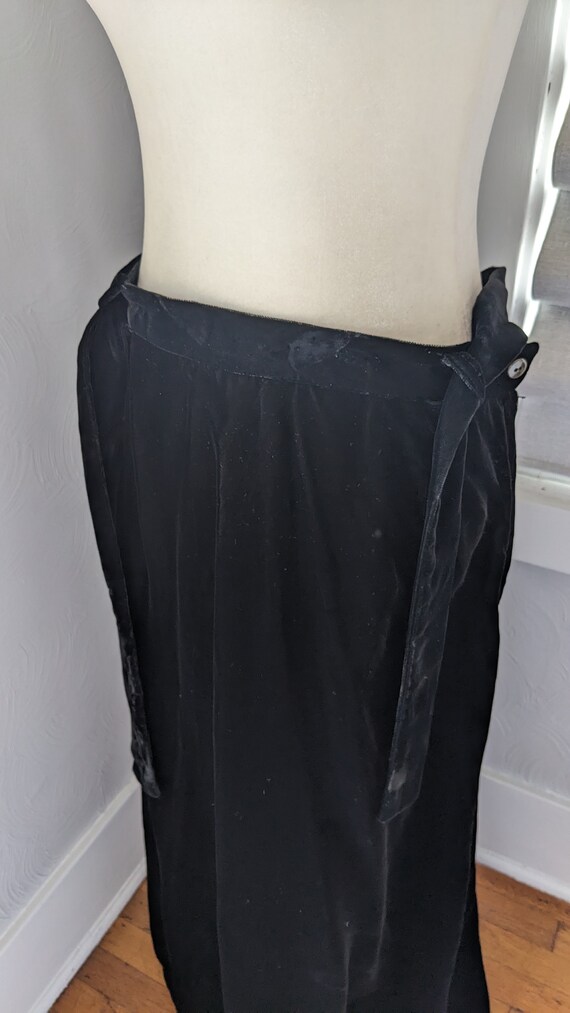 Long black velvet skirt - image 5