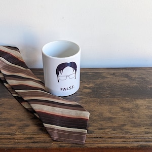 Dwight Schrute Office mug and tie