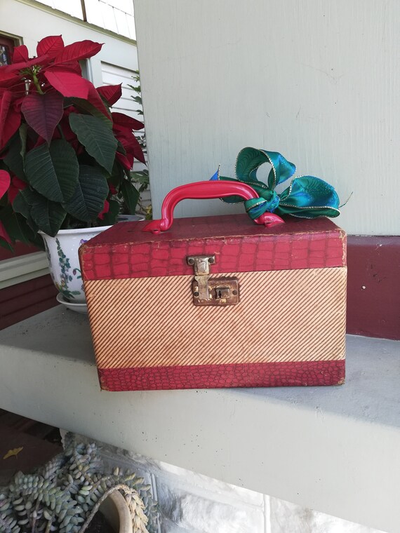 Vintage 1940's Train Case