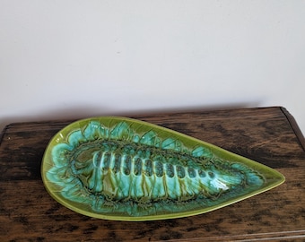 Cinzeiro de cerâmica californiana vintage de meados do século XX, com esmalte escorrendo.