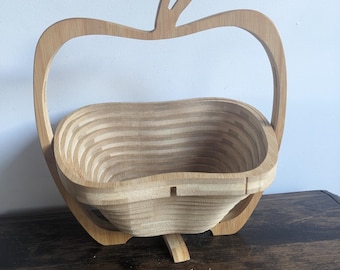 Collapsible wooden fruit basket shaped like an apple