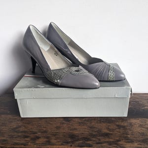 Vintage grey leather pumps size 10, unused