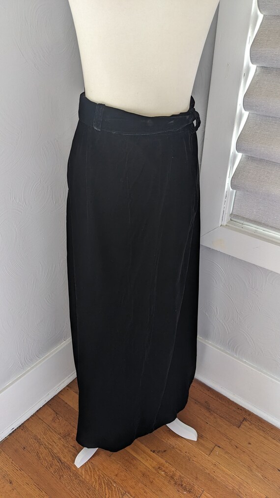 Long black velvet skirt - image 4