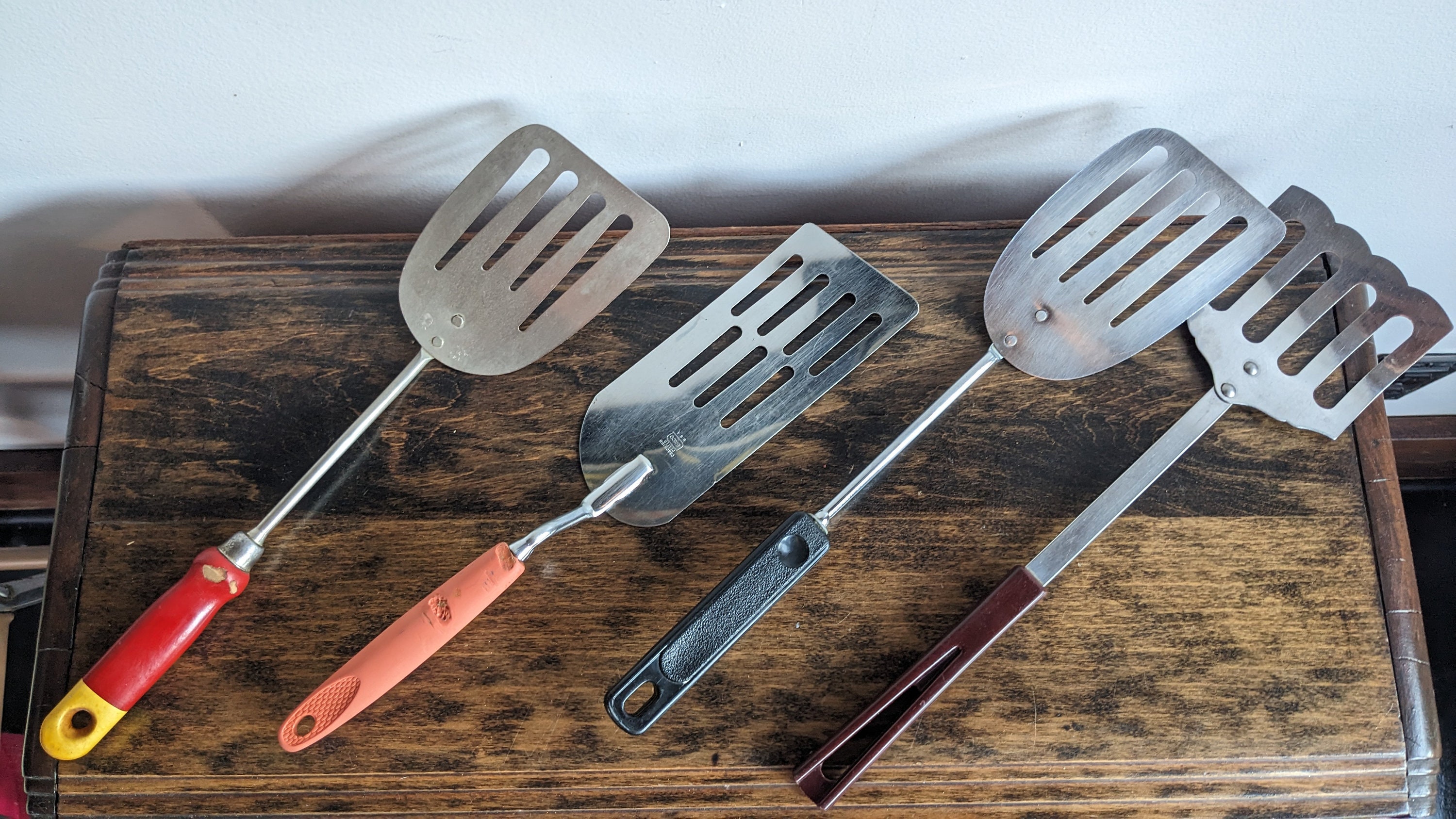 Vintage Stainless steel short spatula turner Daisy flower pattern