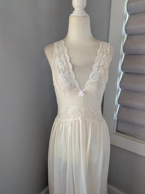 Vintage ivory Olga long nylon and lace nightgown