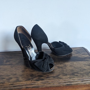 1940&#39;s black peep toe women&#39;s pumps, Mandell&#39;s Fascinating Slippers, size 5