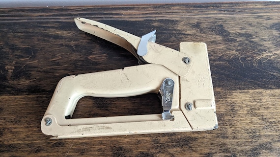 heavy duty staple gun