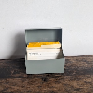 Caja de archivo de metal para tarjetas de recetas