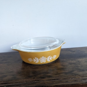 Pyrex Butterscotchform mit Glasdeckel