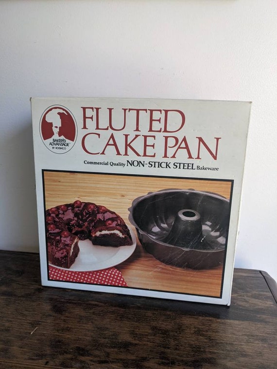 Unused Fluted Non-stick Bundt Cake Pan 