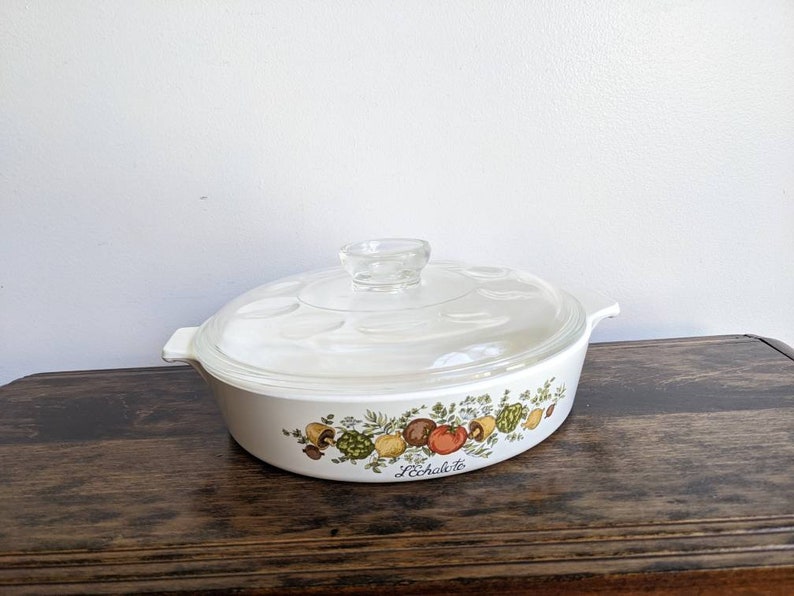 Rare Corning Ware round 8 1/2 casserole dimpled lid image 1