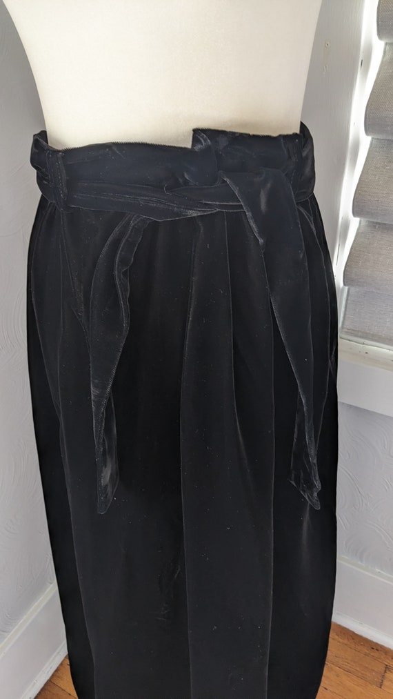 Long black velvet skirt - image 3