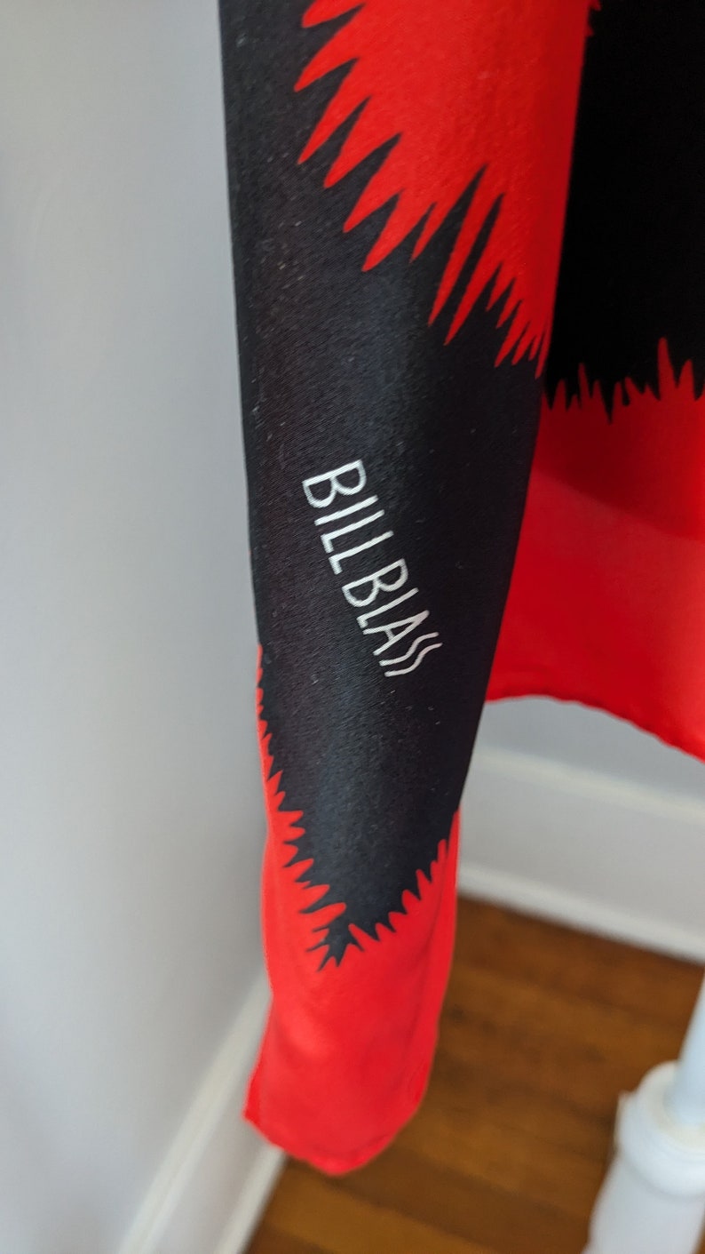 Pañuelo de seda, Bill Blass, diseño abstracto en rojo y negro, dobladillo hecho a mano imagen 4