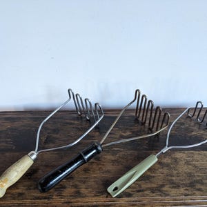 Vintage kitchen potato mashers (U)