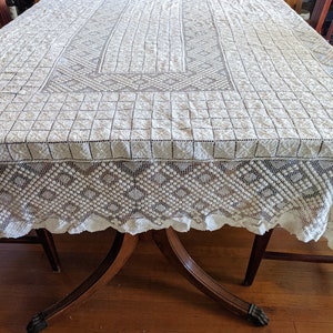 antique heirloom crocheted cotton tablecloth 78 x 57