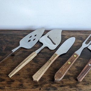 Wooden handle utensils Ekco pie server, slicer, fork, knife (dd)