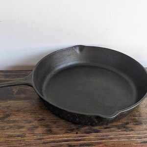 No 8  &quot;Ugly&quot; hammered cast iron skillet