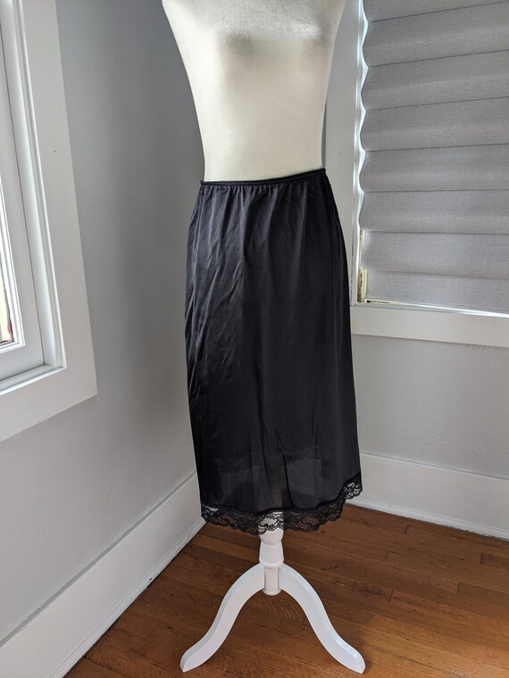 vintage black half skirt slip size medium - image 2