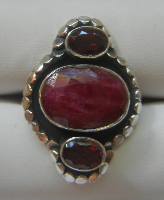 Large vintage ruby, garnet & sterling silver ring… - image 2